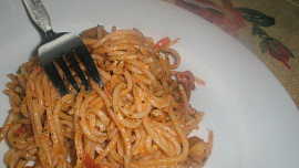 Špagety se špekem a česnekem