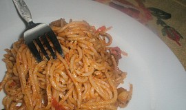 Špagety se špekem a česnekem