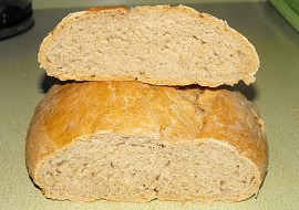 Úplně obyčejný chléb (po rozkrojení )