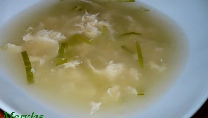 Uzená polévka s krupicí a vejcem, Místo naťové cibulky je pórek a je bez masa. 