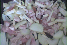 spodní vrstva-celer,slanina,cibule