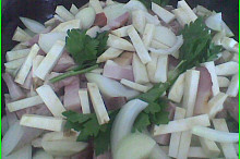 třetí vrstva-celer,slanina,cibule
