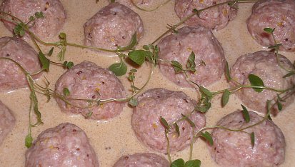 Zapečené mleté koule v houbovo-smetanovém zálivu