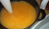 Zeleninová polévka z vepřové kosti s masovými kuličkami, Přeceděná a rozmixovaná polévka.