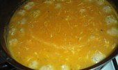 Zeleninová polévka z vepřové kosti s masovými kuličkami, Zavařené knedlíčky v polévce..:-)