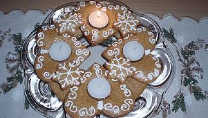 Adventní svícny  z perníkového těsta, pokus o perníkový adventní svícen