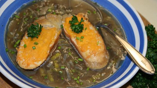 Anglická cibulová polévka