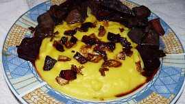 Bylinková játra s červenou řepou