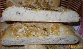 Česnekové chlebové placky, Děláno z 400 g hladké mouky+100 g žitné chlebové,ostatní dle receptu.Jsou méně vypečené.