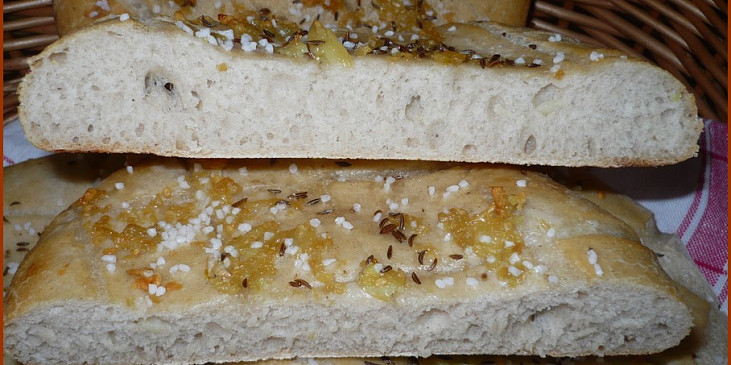 Česnekové chlebové placky (Děláno z 400 g hladké mouky+100 g žitné chlebové…)