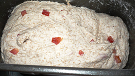 Chléb s červenou paprikou