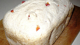 Chléb s červenou paprikou