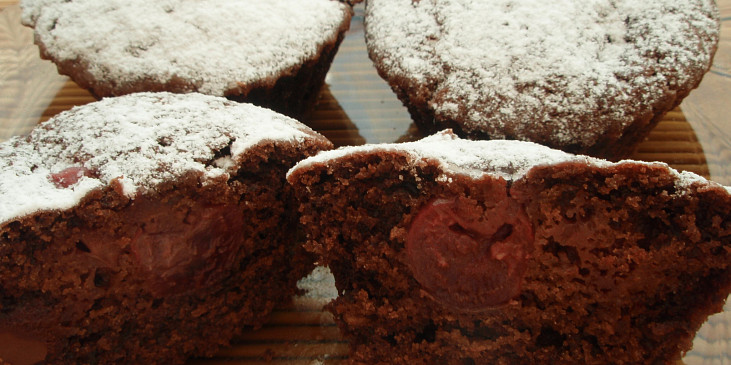 Čokoládovo třešňové muffiny 