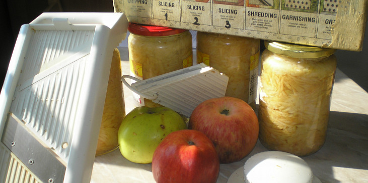 Cukrářské jablečné řezy (pŘÍPRAVA jABLEK)
