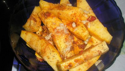 Dýně pečená s česnekem a chilli, marinovanie
