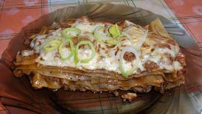 Houbové lasagne s rajčatovým pyré, slaninou a bazalkou, naše lasagne