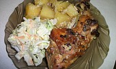 Kuře na česneku v bramborách, kuře s brambory a salátem z čínského zelí