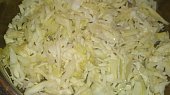Pikantní vepřové kostky v zelí - bielej hlávkovej kapuste