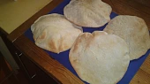 Pita - chléb blízkého východu - pečený doma