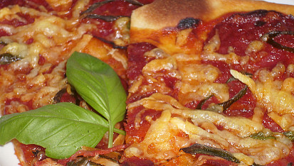 Rychlá pizza "domácí" sýrová a chorizo