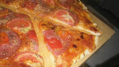 Rychlá pizza "domácí" sýrová a chorizo