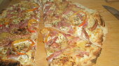 Rychlá pizza "domácí" sýrová a chorizo