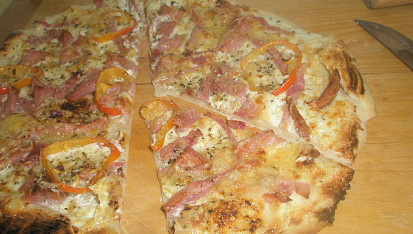 Rychlá pizza "domácí" sýrová a chorizo