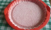 Sacherův dort z mikrovlnky, forma vysypána kokosem
