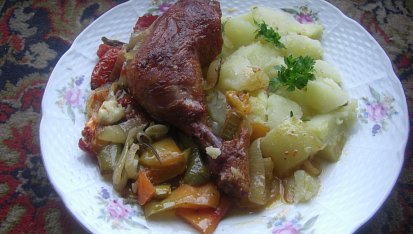 Uzená drůbeží stehýnka na gyrosu s medvědím česnekem