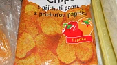 Vepřové kousky v  česnekové Gyros marinádě a brambůrkách, paprikové brambůrky
