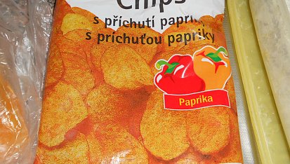 Vepřové kousky v  česnekové Gyros marinádě a brambůrkách, paprikové brambůrky