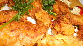 Vepřové kousky v  česnekové Gyros marinádě a brambůrkách (dobrou chuť!!)