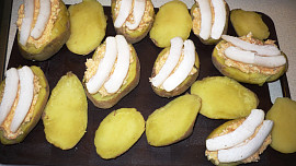 Brambory plněné brynzou
