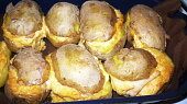 Brambory plněné brynzou