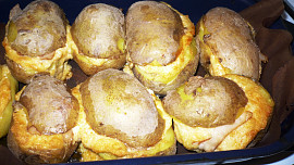 Brambory plněné brynzou