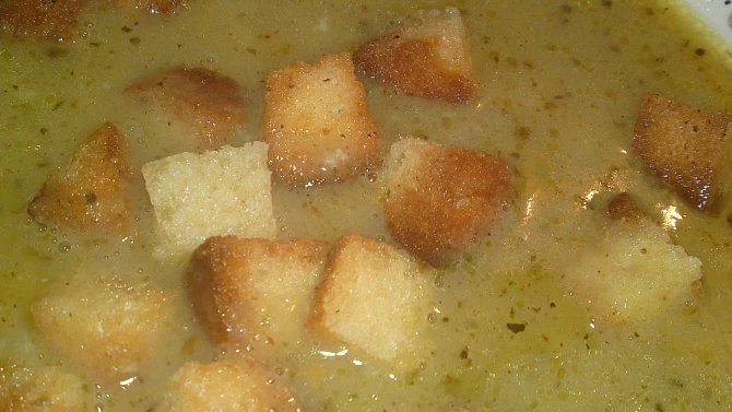 Chlebová polévka s cibulí a s česnekem