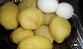 Francouzské brambory sypané sýrem