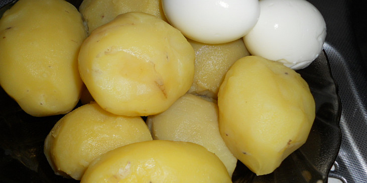 Francouzské brambory sypané sýrem