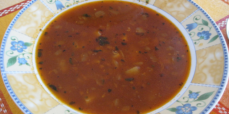Gulášová polévka z mletého masa
