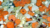 Jehněčí hřbet podle mne (restování kořenové zeleniny)