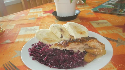 Kachna s jablky a cibulí, dobrú chuť
