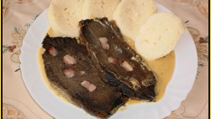 Kančí plec na smetaně