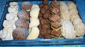 Kuličky z ovesných vloček - nepečené, vanilkové rohlíčky-ořechy-škebličky-kuličky-oříškový koláč-pracny