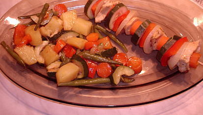 Kuřecí špíz se zeleninou v parním hrnci