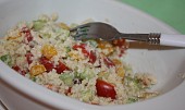 Kuskusový salát se zeleninou a medovým dresingem (Kuskusový salát se zeleninou a medovým dresingem)