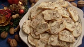 Mandlové lupínky, 100 g mandlí+70 g vlašské ořechy