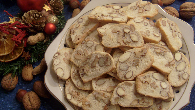 Mandlové lupínky, 100 g mandlí+70 g vlašské ořechy