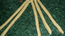 Máslová vánočka z pěti pramenů