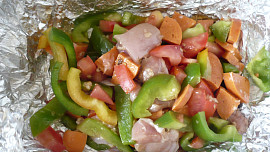 Masová směs v alobalu se špekáčkem