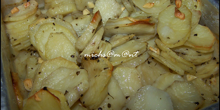 Pečené brambory s chutí česneku (s oreganom)